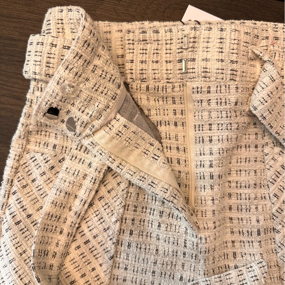 Size small shorts - Picture 4 of 4